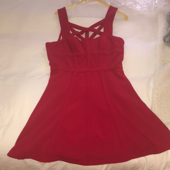 Stunning BCBG red dress - Picture 2 of 3